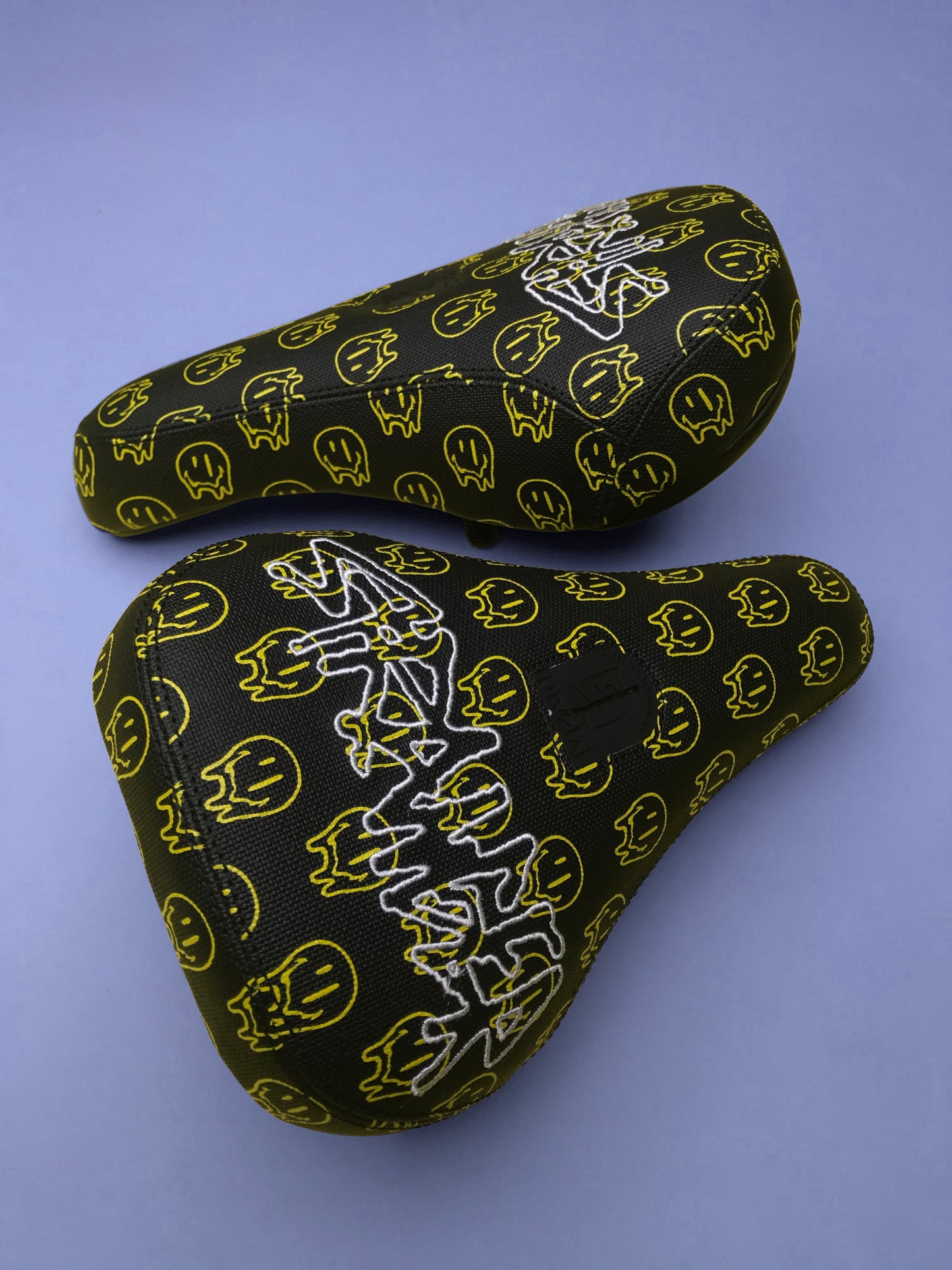 SMILEY SEAT - Strangerco