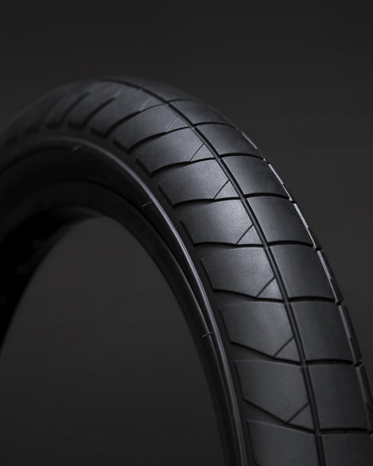 Fly Fuego 18" Tire (Black)