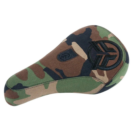 FEDERAL MID PIVOTAL LOGO SEAT - CAMO WITH RAISED BLACK EMBROIDERY