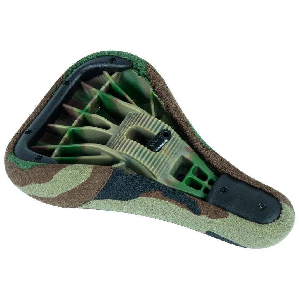 FEDERAL MID PIVOTAL LOGO SEAT - CAMO WITH RAISED BLACK EMBROIDERY