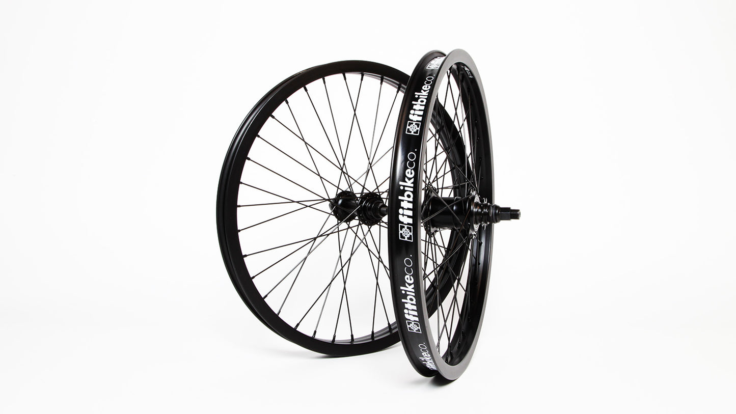 20" FIT FREECOASTER WHEELSET RIGHT SIDE DRIVE . DOUBLE WALL FIT BLK RIMS, BLK HUBS. MALE 14MM REAR AXLE, MALE 3/8" FRONT AXLE. ALL BLACK SPOKES/NIPPLES