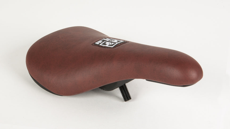 FIT LO-BOLT PIVOTAL SEAT BROWN SYN. LEATHER